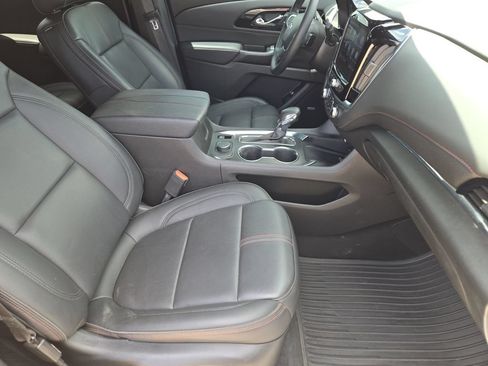 Used 2023 Chevrolet Traverse RS FWD image 9