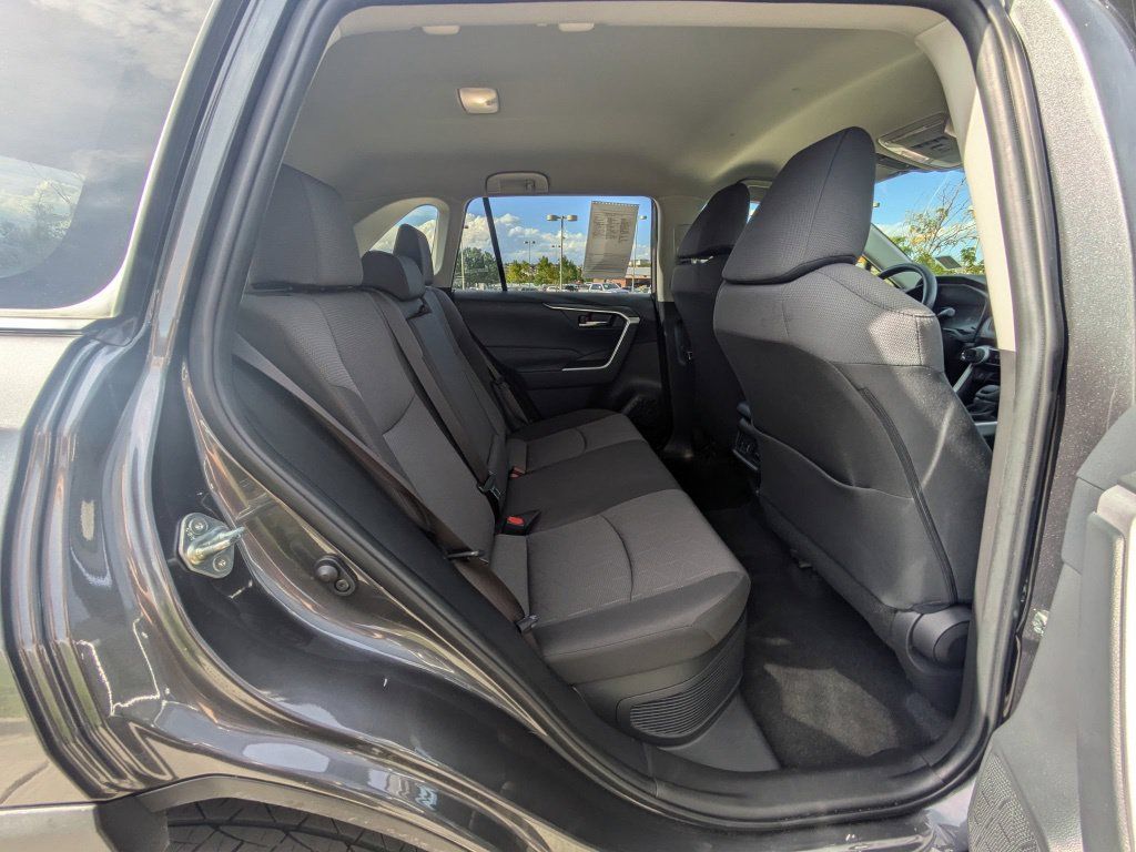 Used 2025 Toyota RAV4 XLE AWD/4WD image 30