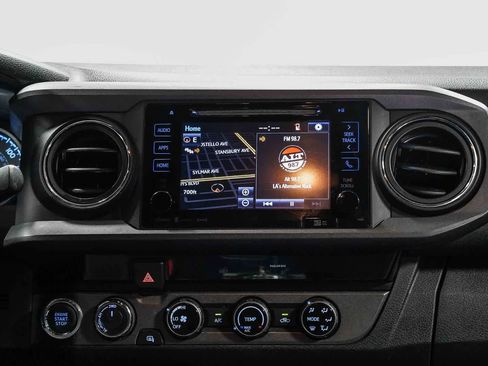Certified 2018 Toyota Tacoma TRD Off-Road w/ Technology Package AWD/4WD image 14