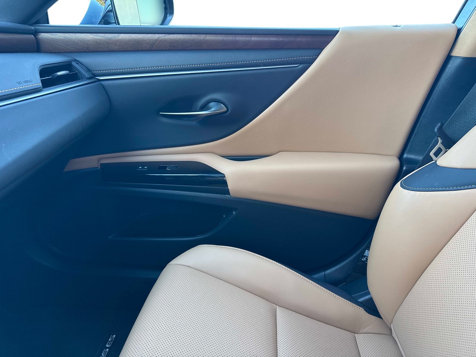 Used 2024 Lexus ES 300h w/ Premium Package FWD image 23