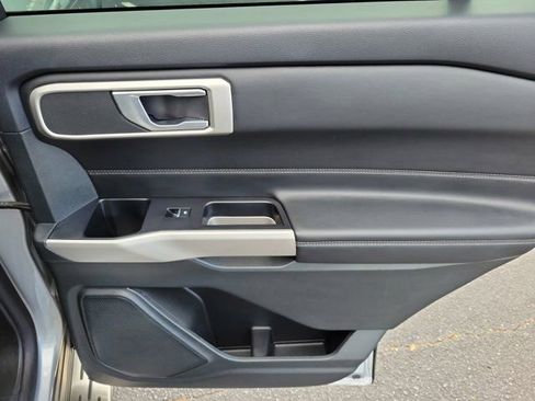 Used 2023 Ford Explorer XLT w/ Equipment Group 202A AWD/4WD image 11