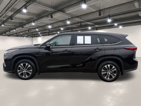 Used 2022 Toyota Highlander XLE image 13