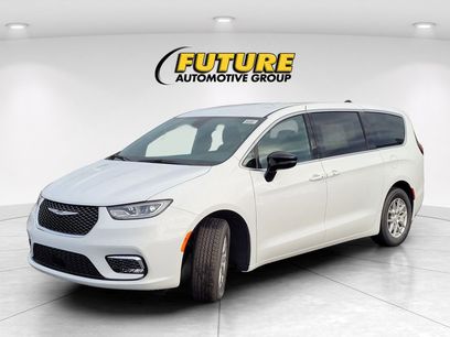 New 2026 Chrysler Pacifica Select