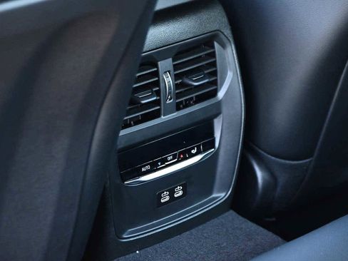 New 2026 BMW 330i Sedan w/ M Sport Package image 22