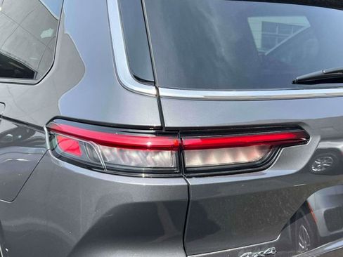 Used 2023 Jeep Grand Cherokee L Laredo w/ Luxury Tech Group I image 9