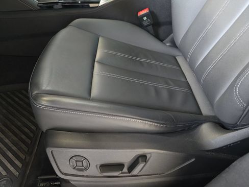 Used 2025 Audi Q5 Premium w/ Convenience Package AWD/4WD image 32