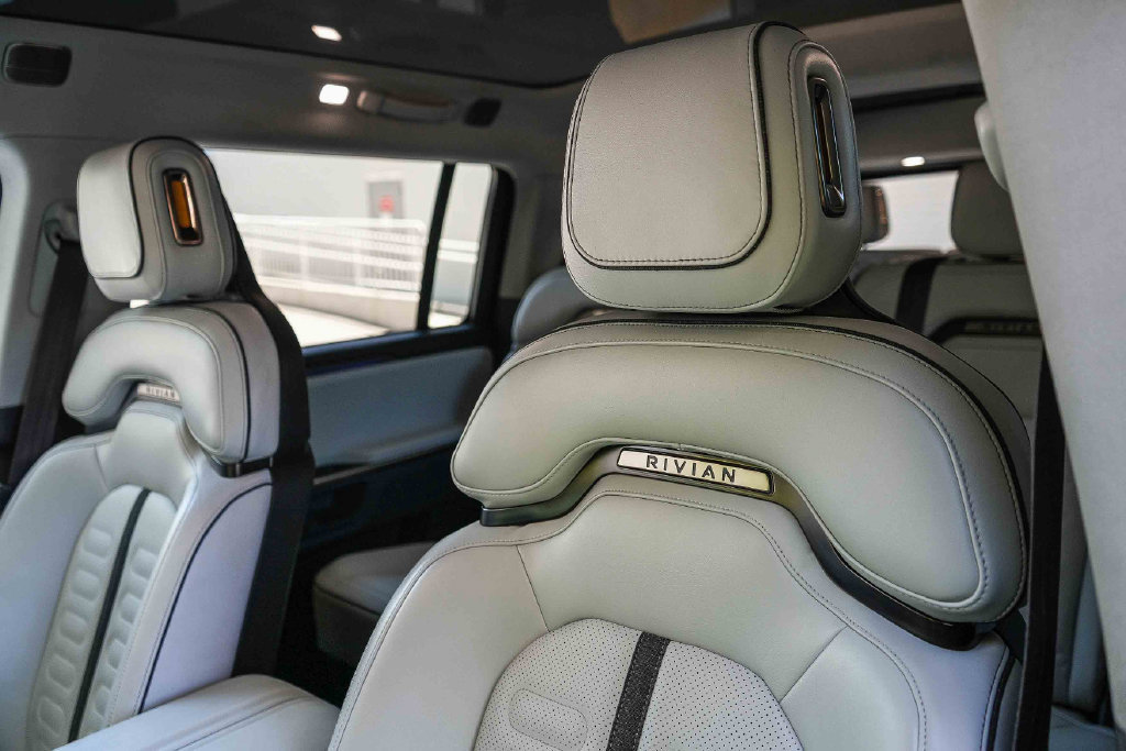 Used 2024 Rivian R1S Launch Edition Quad AWD/4WD image 25