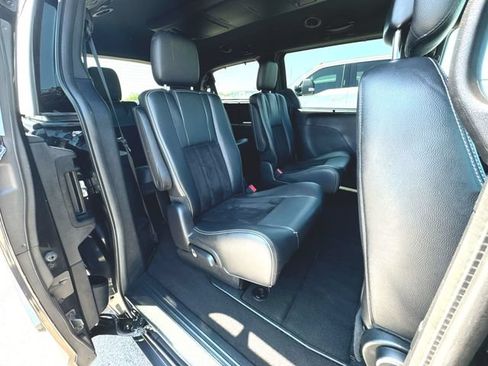Used 2016 Dodge Grand Caravan SXT FWD image 25