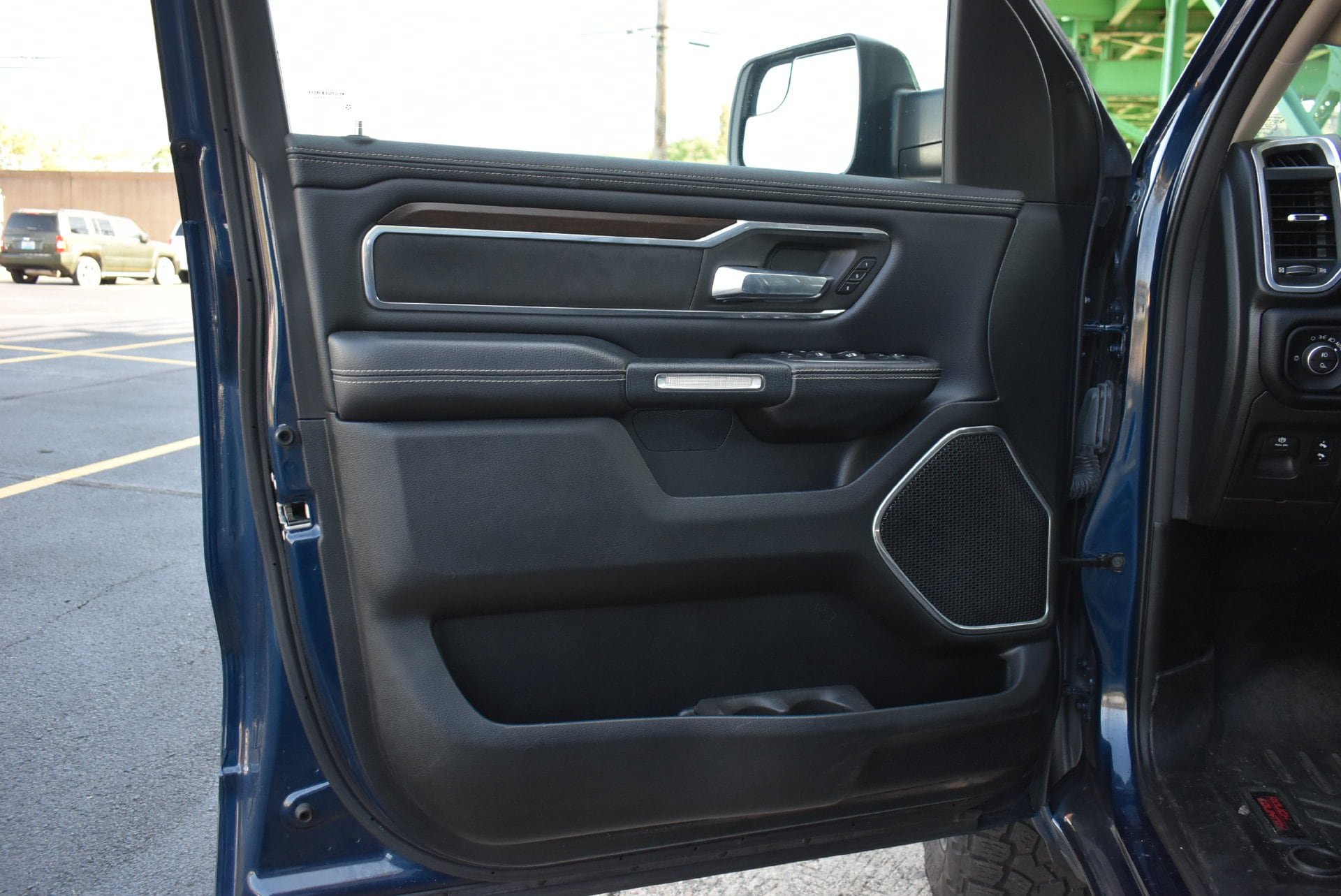 Used 2021 RAM 1500 Laramie AWD/4WD image 11