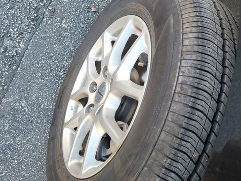 Used 2025 Chrysler Pacifica Select image 6