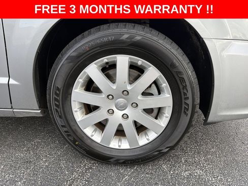 Used 2016 Chrysler Town & Country Touring FWD image 10
