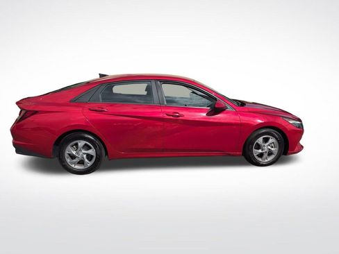 Used 2023 Hyundai Elantra SE w/ Cargo Package image 8