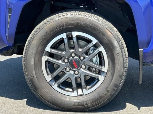 Used 2024 Toyota Tacoma TRD Sport AWD/4WD image 28