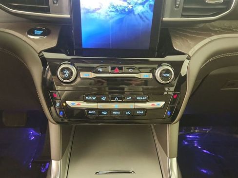Used 2023 Ford Explorer Platinum w/ Premium Technology Package image 20