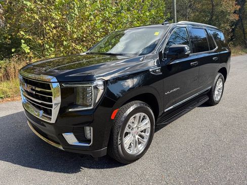 Used 2022 GMC Yukon SLT w/ SLT Premium Package image 2