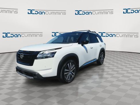 Used 2022 Nissan Pathfinder Platinum w/ Cargo Package AWD/4WD image 4