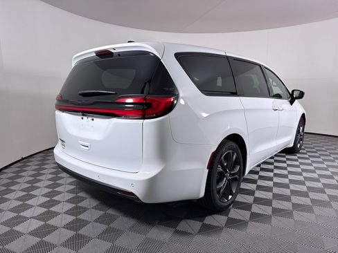 New 2026 Chrysler Pacifica Select image 19
