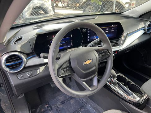 Used 2025 Chevrolet Trax LT image 29