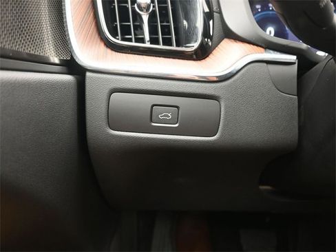 Used 2023 Volvo XC60 B6 Ultimate w/ Climate Package image 29