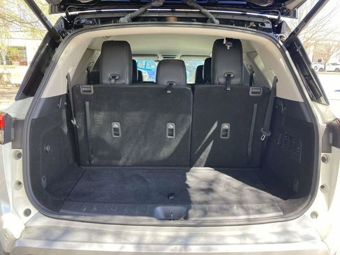 Used 2023 Nissan Pathfinder SL w/ Black Appearance Package image 8