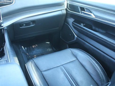 Used 2023 Jeep Wagoneer L Series II image 16