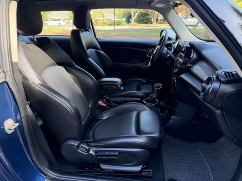 Used 2015 MINI Cooper 2-Door Hardtop image 18