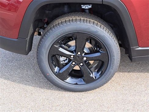 New 2025 Jeep Grand Cherokee Limited w/ Black Appearance Package image 5