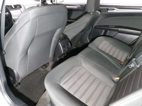 Used 2020 Ford Fusion SE image 9