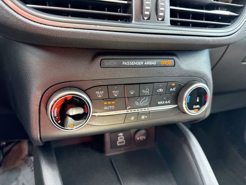 Used 2025 Ford Escape Active AWD/4WD image 16
