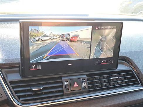 Used 2021 Audi Q5 e Premium Plus w/ Premium Plus Package image 29