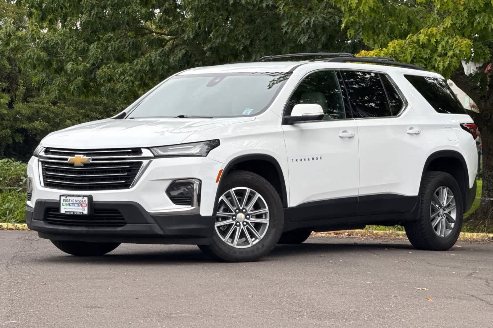 Used 2023 Chevrolet Traverse LT w/ LPO, Cargo Package AWD/4WD image 1