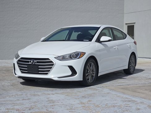 Used 2018 Hyundai Elantra SEL image 3