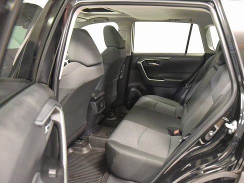 Used 2025 Toyota RAV4 XLE image 5