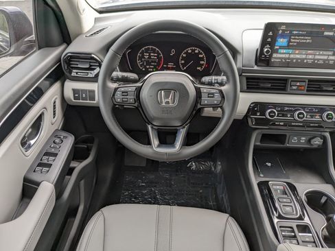 New 2025 Honda Pilot Touring image 16