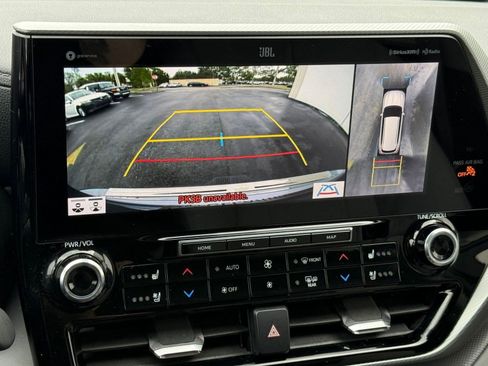 Used 2021 Toyota Highlander Platinum image 25