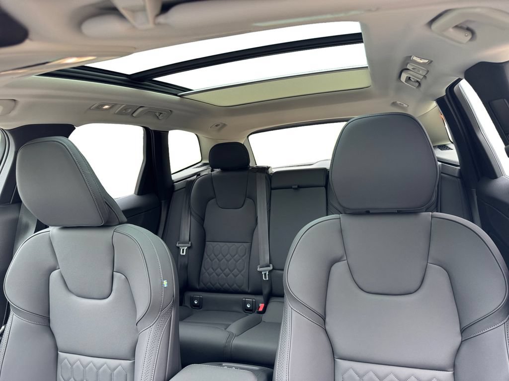 New 2026 Volvo XC60 B5 Plus w/ Protection Package Premier AWD/4WD image 22