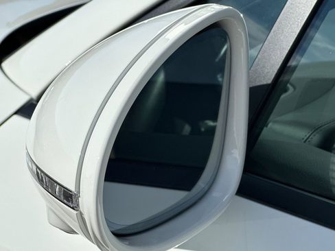 Used 2025 Porsche Macan image 41