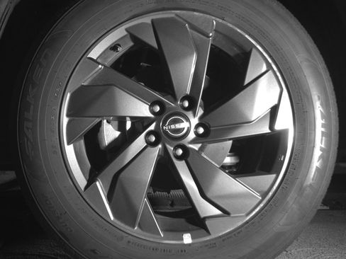 Used 2025 Nissan Rogue SV FWD image 12