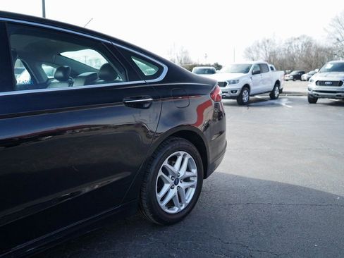 Used 2016 Ford Fusion SE w/ Equipment Group 202A image 32