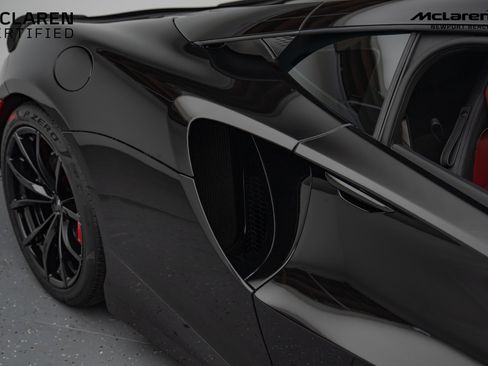 Used 2024 McLaren Artura image 6