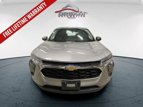 Used 2024 Chevrolet Trax LS FWD image 3