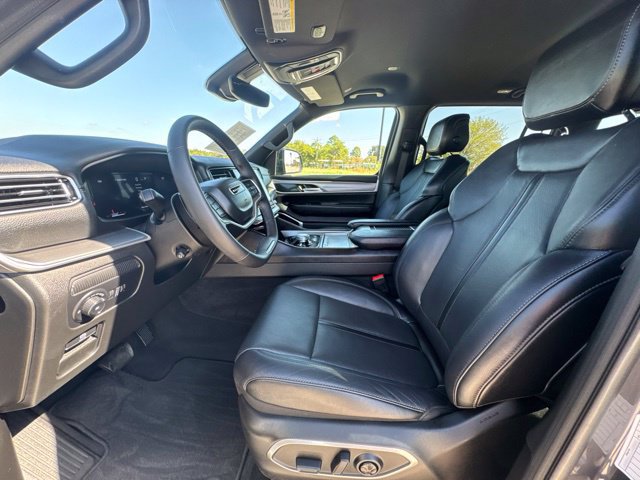 Used 2025 Jeep Wagoneer Series II AWD/4WD image 2