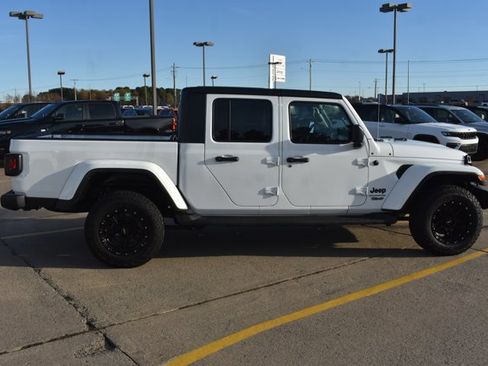 Used 2023 Jeep Gladiator Sport image 4