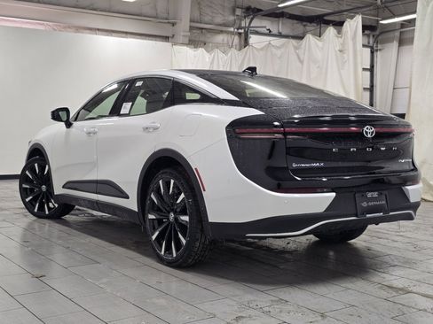 New 2026 Toyota Crown Platinum image 16