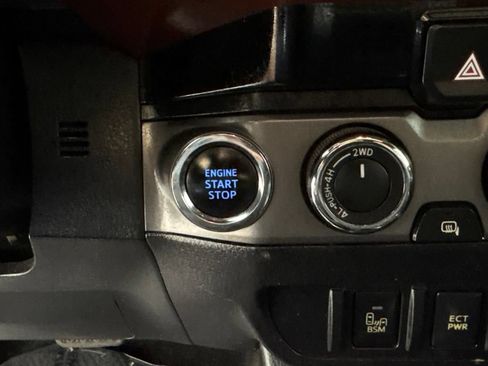 Used 2016 Toyota Tacoma TRD Sport AWD/4WD image 39