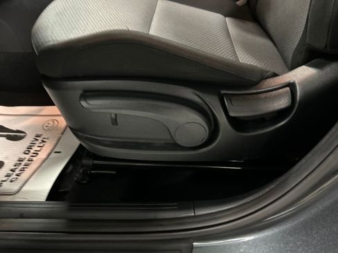 Used 2025 Kia Soul LX w/ LX Technology Package FWD image 11