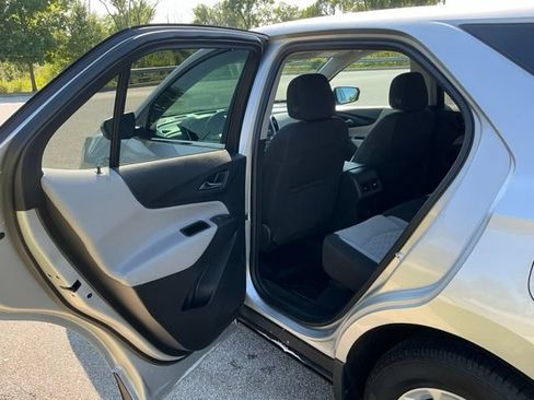 Used 2021 Chevrolet Equinox LT FWD image 16