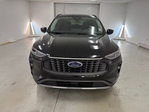 New 2026 Ford Escape Platinum w/ Class II Trailer Tow Package image 2