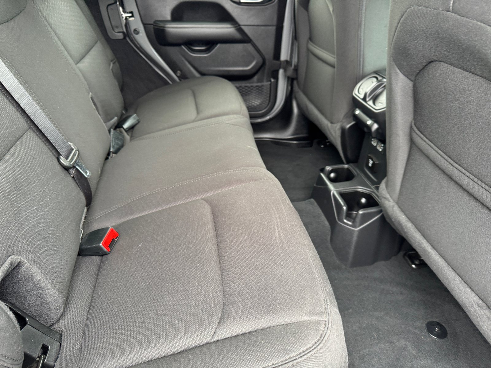 Used 2023 Jeep Wrangler Unlimited Sahara AWD/4WD image 12