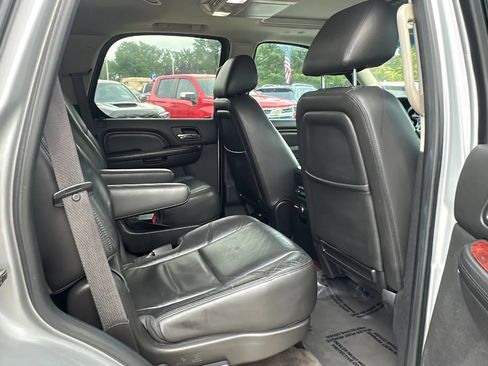 Used 2012 Cadillac Escalade Premium AWD/4WD image 16